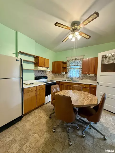 305 N Harshbarger St, Abingdon, IL 61410 photo 11