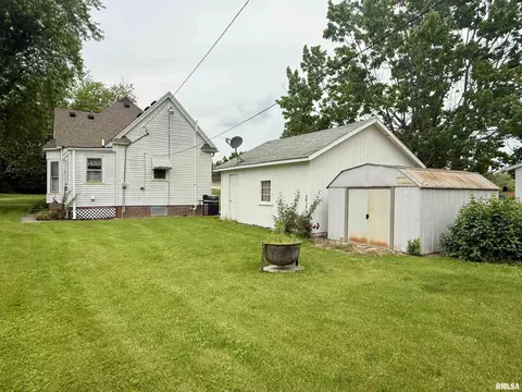 305 N Harshbarger St, Abingdon, IL 61410 photo 24