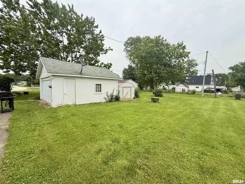 305 N Harshbarger St, Abingdon, IL 61410 photo 23
