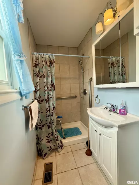 305 N Harshbarger St, Abingdon, IL 61410 photo 19