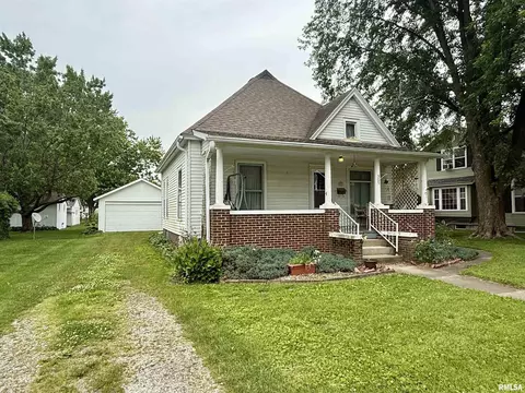 305 N Harshbarger St, Abingdon, IL 61410 photo 2
