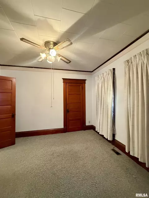 305 N Harshbarger St, Abingdon, IL 61410 photo 15