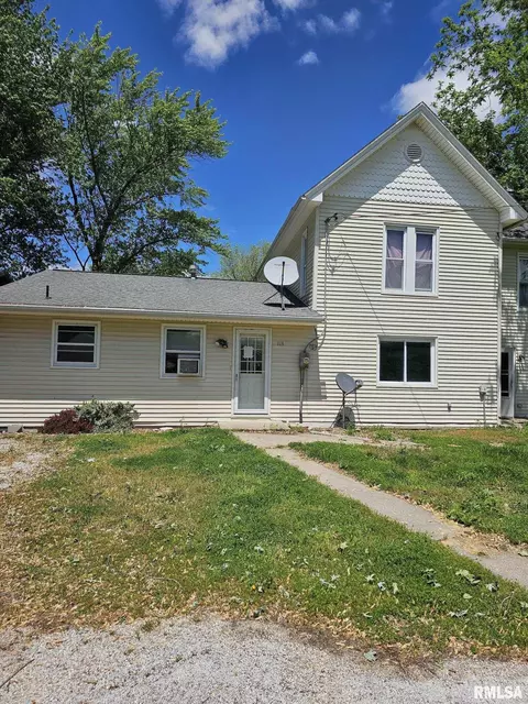 113 S Franklin St, Camp Point, IL 62320 photo 2