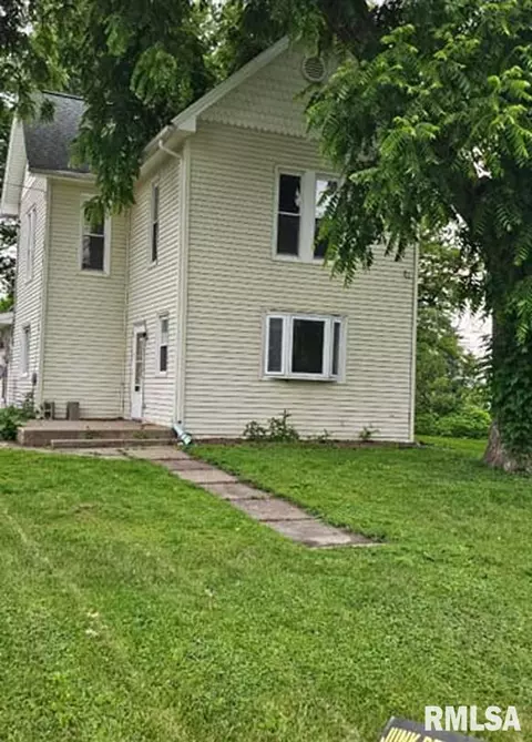 113 S Franklin St, Camp Point, IL 62320 photo 3