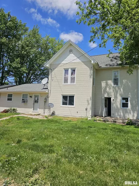 113 S Franklin St, Camp Point, IL 62320