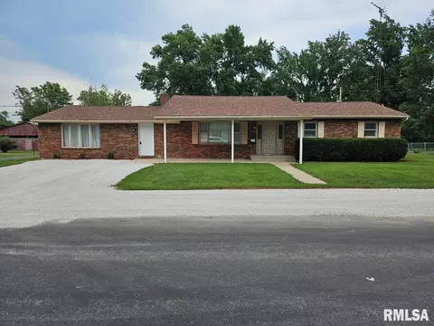 727 Johnson St, Carlinville, IL 62626