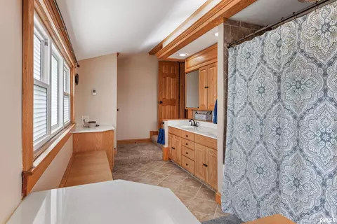 Bath - 1154 Dickerman Rd, Franklin, IL 62638 photo 5 of 5