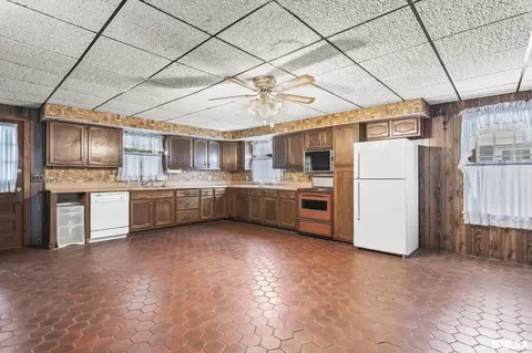 Kitchen - 2136 N 6th St, Springfield, IL 62702 photo 2 of 2