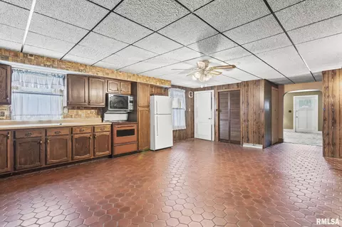 Entry Way - 2136 N 6th St, Springfield, IL 62702 photo 1 of 1