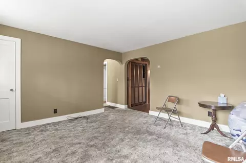 Living - 2136 N 6th St, Springfield, IL 62702 photo 2 of 3