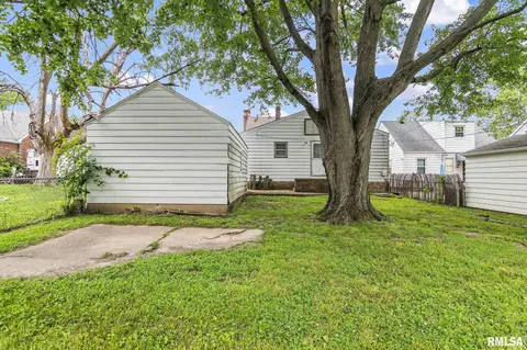 Exterior - 2136 N 6th St, Springfield, IL 62702 photo 5 of 6