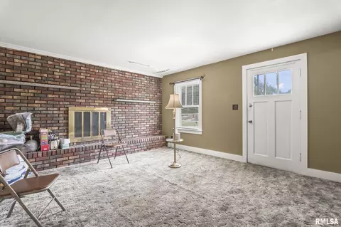 Living - 2136 N 6th St, Springfield, IL 62702 photo 1 of 3