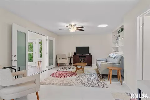 2131 S Park Ave, Springfield, IL 62704 photo 18