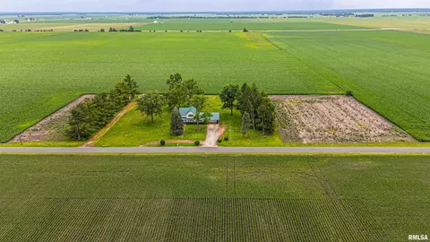 9320 Dawson Ln, Riverton, IL 62561