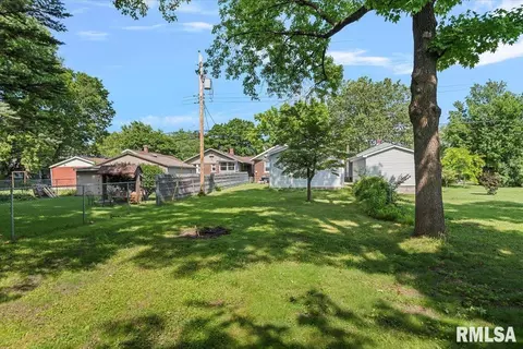 Exterior - 2141 S 4th St, Springfield, IL 62703 photo 9 of 9