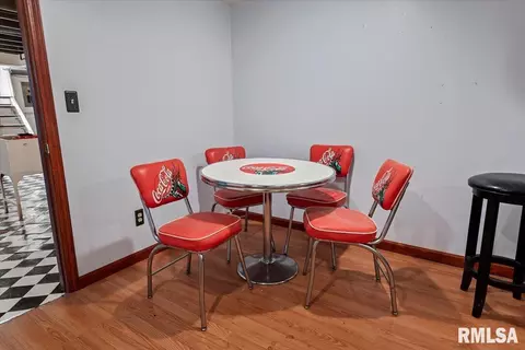 Dining - 2141 S 4th St, Springfield, IL 62703 photo 6 of 6