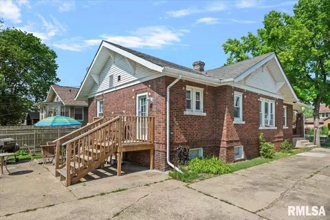 Exterior - 2141 S 4th St, Springfield, IL 62703 photo 5 of 9