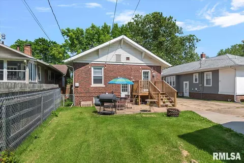 Exterior - 2141 S 4th St, Springfield, IL 62703 photo 7 of 9