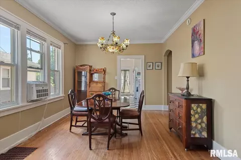 Dining - 2141 S 4th St, Springfield, IL 62703 photo 1 of 6