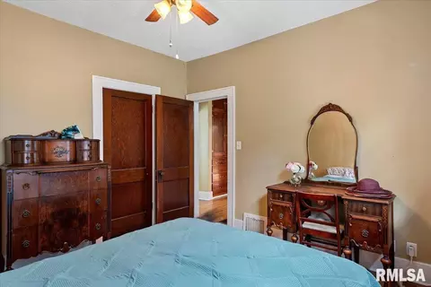 Bedroom - 2141 S 4th St, Springfield, IL 62703 photo 5 of 8