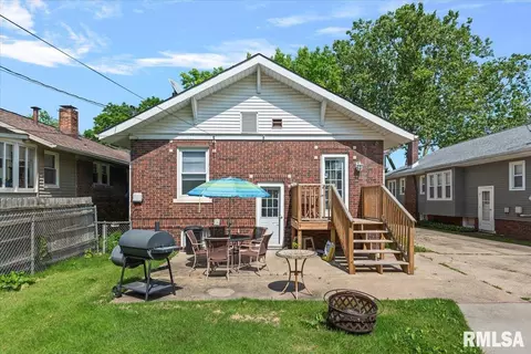 Exterior - 2141 S 4th St, Springfield, IL 62703 photo 6 of 9