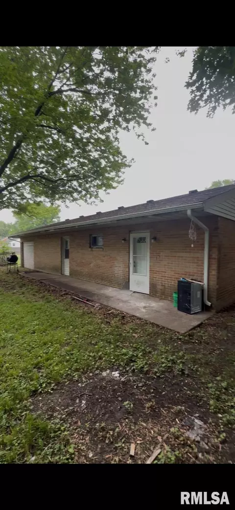 3217 Elm St, Springfield, IL 62702 photo 4