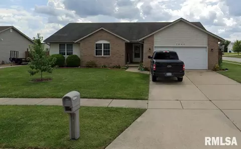 1402 Redwood Dr, Chatham, IL 62629