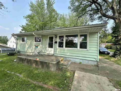 1025 S 15th St, Quincy, IL 62301
