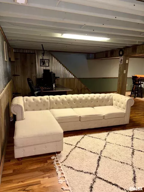 Living - 27 Apache Dr, Springfield, IL 62711 photo 5 of 5