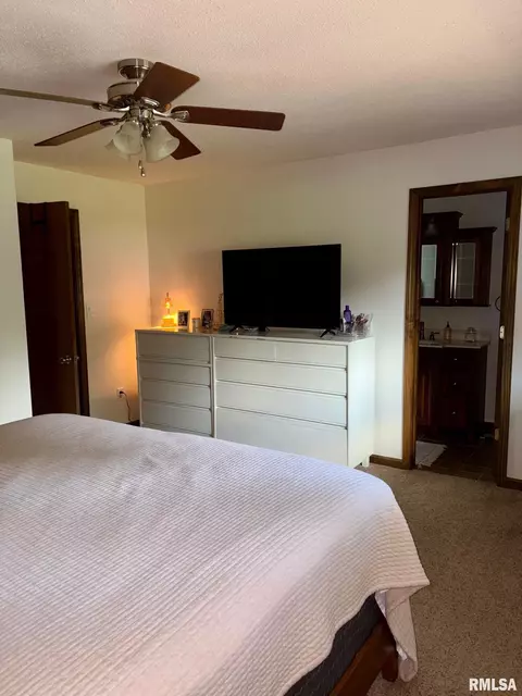 Bedroom - 27 Apache Dr, Springfield, IL 62711 photo 5 of 5