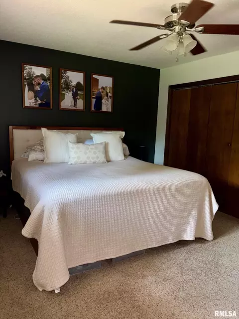 Bedroom - 27 Apache Dr, Springfield, IL 62711 photo 4 of 5
