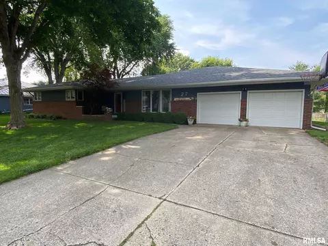 27 Apache Dr, Springfield, IL 62711