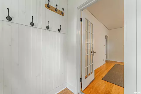 Entry Way - 712 N Kickapoo St, Lincoln, IL 62656 photo 2 of 2