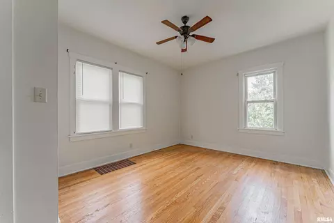 Bedroom - 712 N Kickapoo St, Lincoln, IL 62656 photo 2 of 4