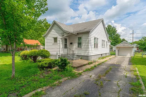 712 N Kickapoo St, Lincoln, IL 62656