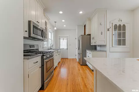 Kitchen - 712 N Kickapoo St, Lincoln, IL 62656 photo 1 of 2