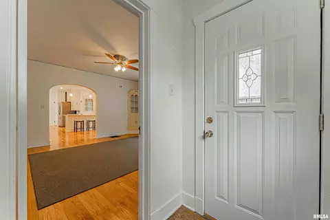 Entry Way - 712 N Kickapoo St, Lincoln, IL 62656 photo 1 of 2