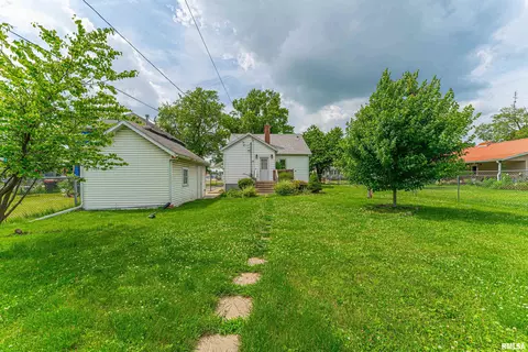 Exterior - 712 N Kickapoo St, Lincoln, IL 62656 photo 4 of 4
