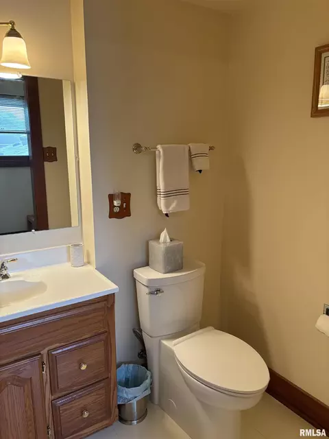 Bath - 1905 S Whittier Ave, Springfield, IL 62704 photo 6 of 8