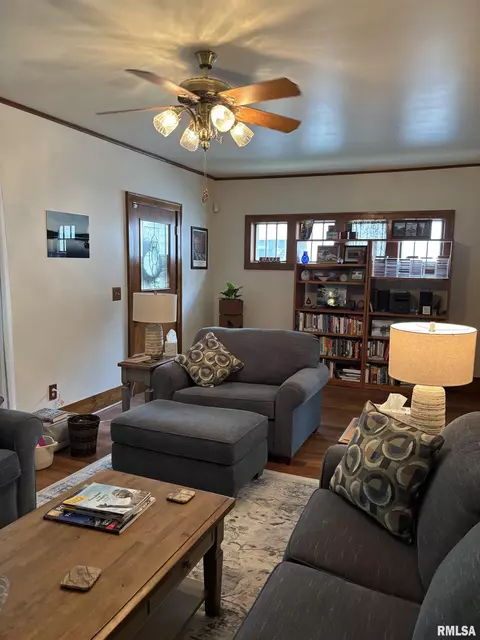Living - 1905 S Whittier Ave, Springfield, IL 62704 photo 4 of 4