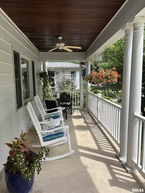 Exterior - 1905 S Whittier Ave, Springfield, IL 62704 photo 5 of 23