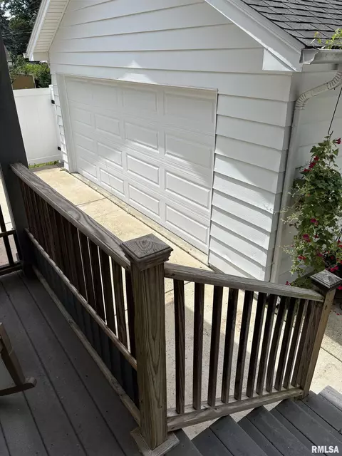 Exterior - 1905 S Whittier Ave, Springfield, IL 62704 photo 16 of 23