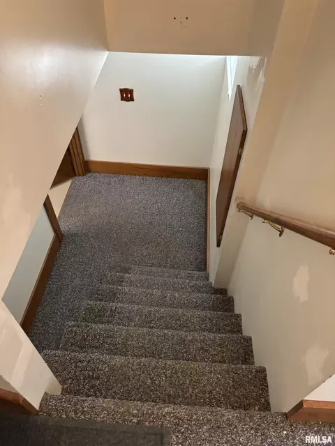 Entry Way - 1905 S Whittier Ave, Springfield, IL 62704 photo 3 of 4