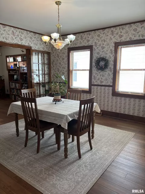 Dining - 1905 S Whittier Ave, Springfield, IL 62704 photo 1 of 3