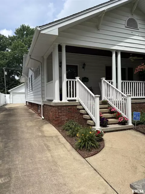 Exterior - 1905 S Whittier Ave, Springfield, IL 62704 photo 2 of 23