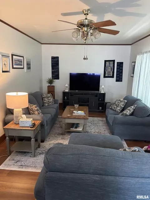 Living - 1905 S Whittier Ave, Springfield, IL 62704 photo 2 of 4