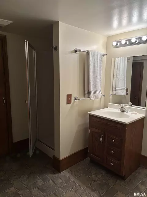 Bath - 1905 S Whittier Ave, Springfield, IL 62704 photo 8 of 8