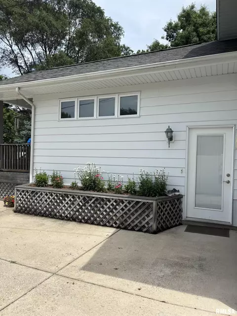 Exterior - 1905 S Whittier Ave, Springfield, IL 62704 photo 19 of 23