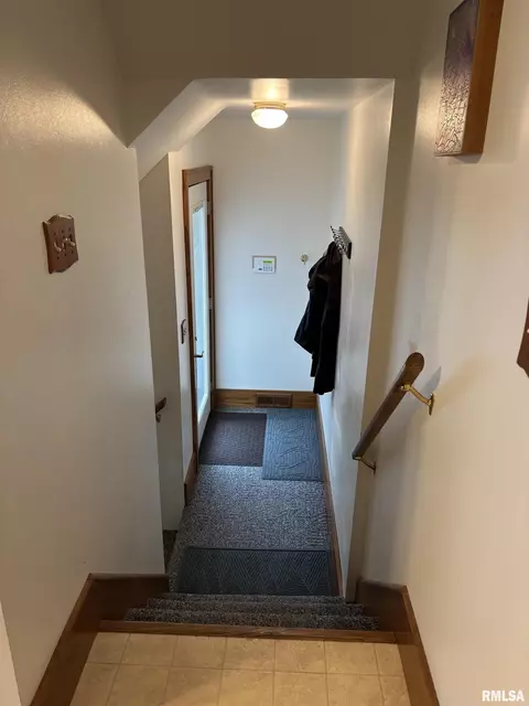 Entry Way - 1905 S Whittier Ave, Springfield, IL 62704 photo 1 of 4