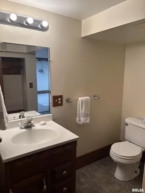 Bath - 1905 S Whittier Ave, Springfield, IL 62704 photo 7 of 8